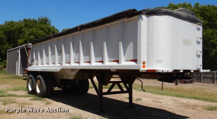 image for item DR1956 1995 Mate  end dump trailer