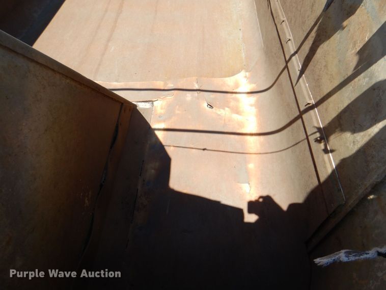 image for item DR1956 1995 Mate  end dump trailer