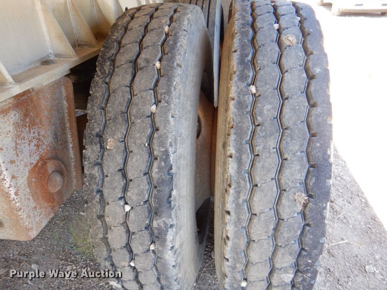 image for item DR1956 1995 Mate  end dump trailer