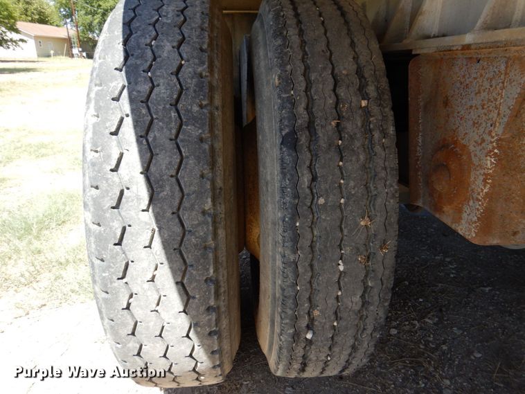 image for item DR1956 1995 Mate  end dump trailer