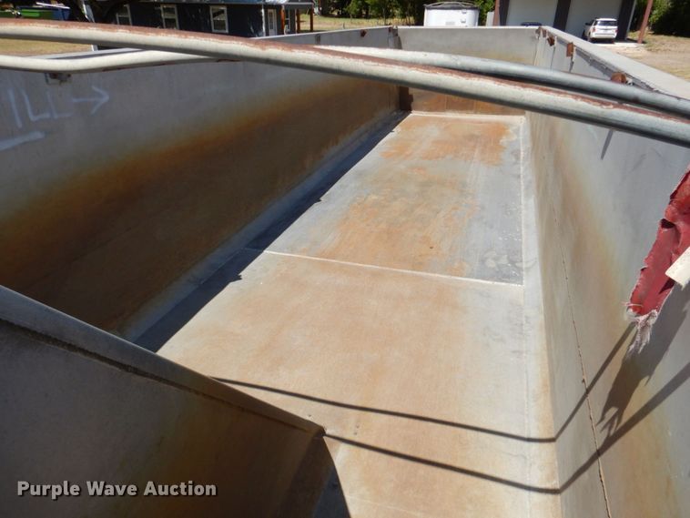 image for item DR1957 1996 Mate  end dump trailer