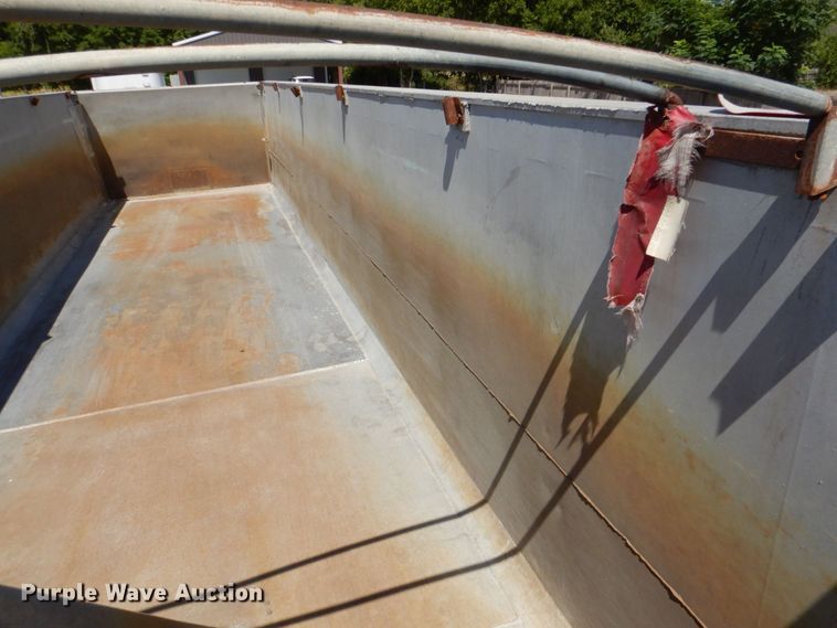 image for item DR1957 1996 Mate  end dump trailer