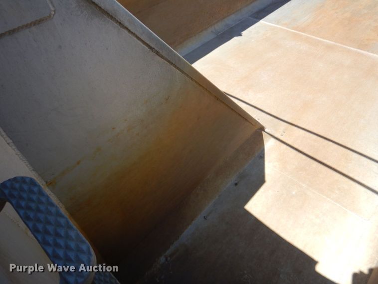 image for item DR1957 1996 Mate  end dump trailer