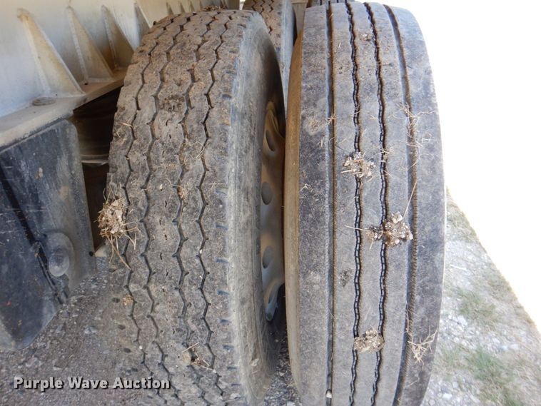 image for item DR1957 1996 Mate  end dump trailer