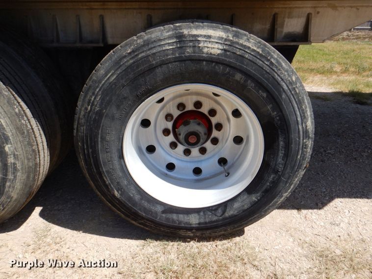 image for item DR1957 1996 Mate  end dump trailer