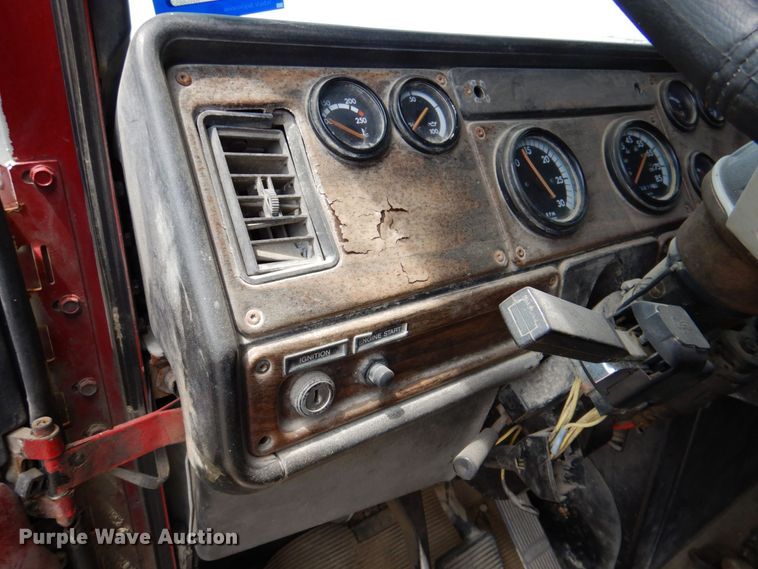 image for item DR1989 1994 Freightliner FLD120  dump truck