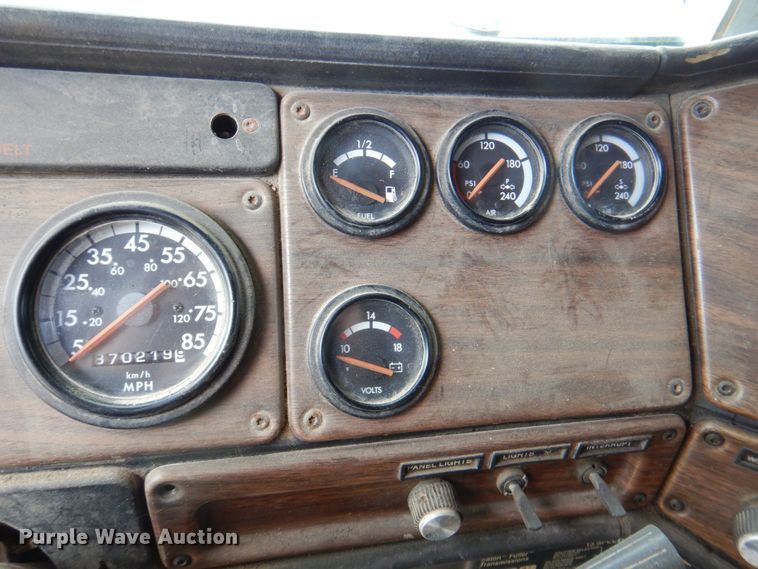 image for item DR1989 1994 Freightliner FLD120  dump truck