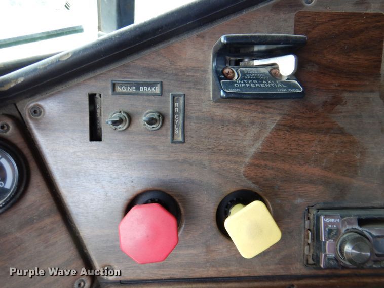 image for item DR1989 1994 Freightliner FLD120  dump truck