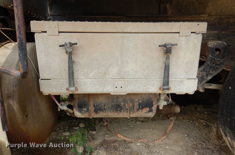 image for item DR1989 1994 Freightliner FLD120  dump truck