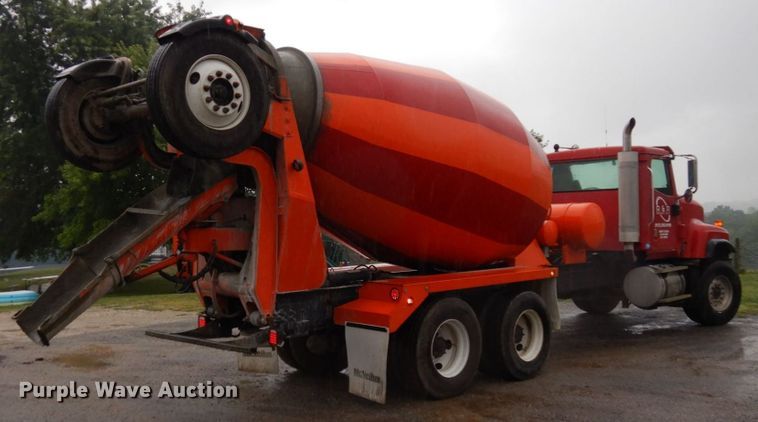 image for item DS1344 2004 International 5500i  ready mix truck