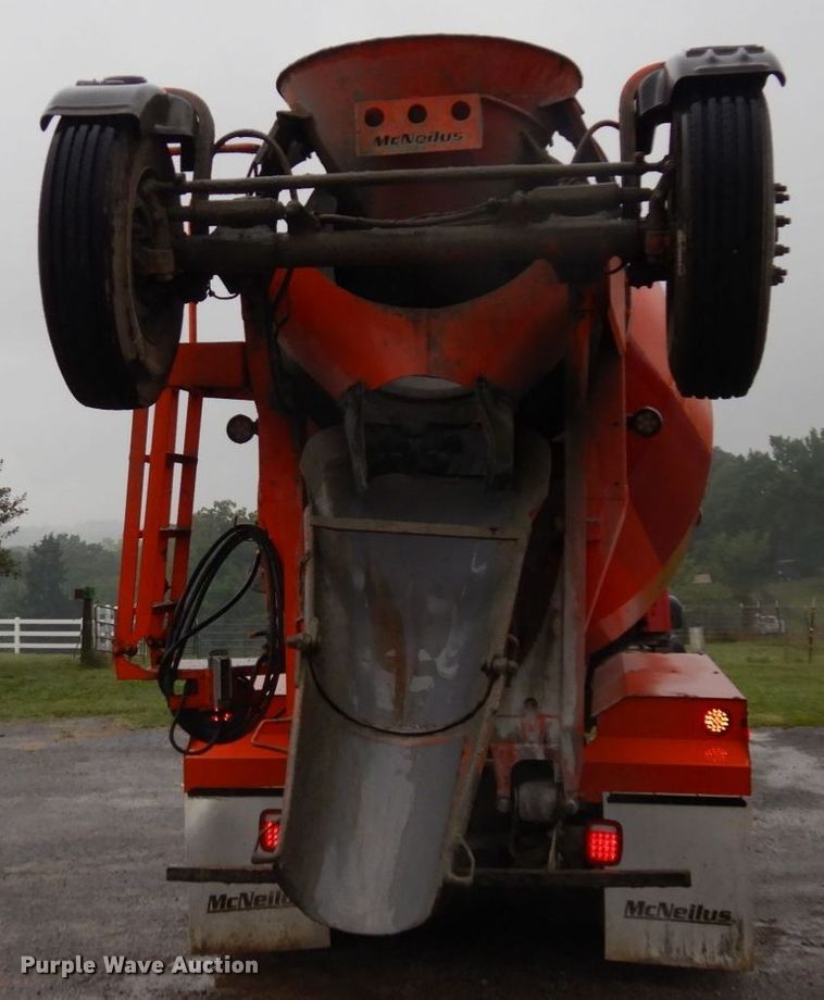 image for item DS1344 2004 International 5500i  ready mix truck