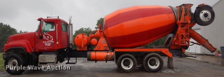 image for item DS1344 2004 International 5500i  ready mix truck