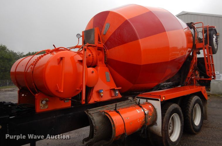 image for item DS1344 2004 International 5500i  ready mix truck