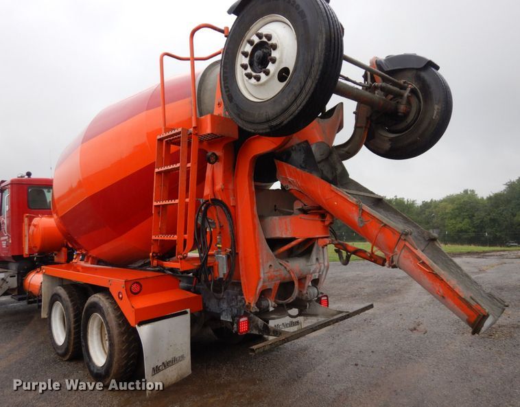 image for item DS1344 2004 International 5500i  ready mix truck