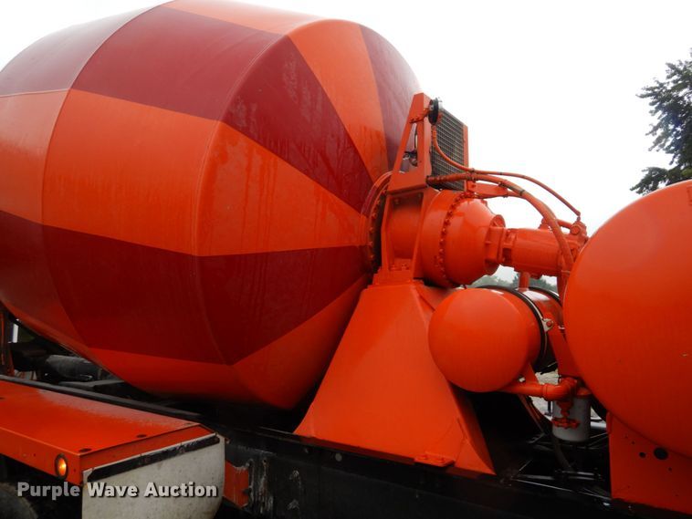 image for item DS1344 2004 International 5500i  ready mix truck