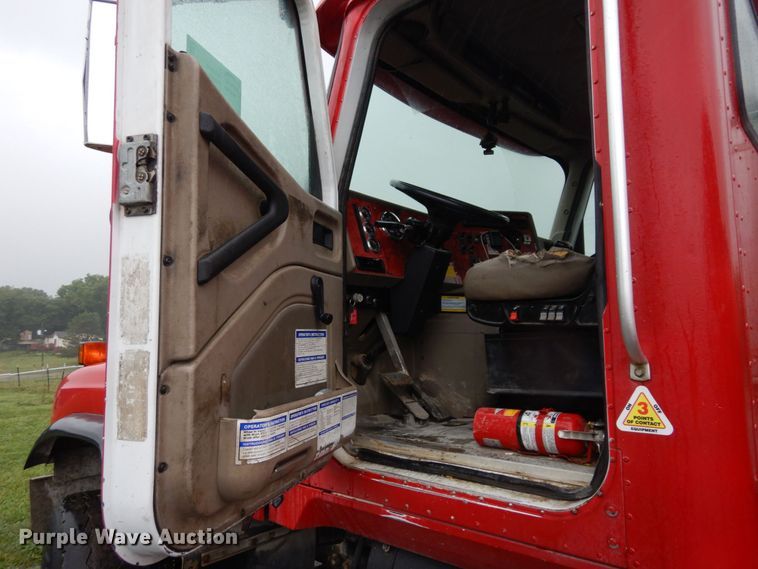 image for item DS1344 2004 International 5500i  ready mix truck