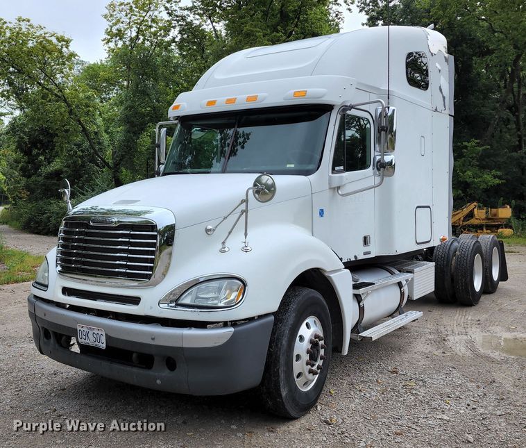 image for item JB9092 2006 Freightliner Columbia 120  semi truck