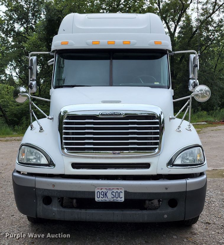 image for item JB9092 2006 Freightliner Columbia 120  semi truck