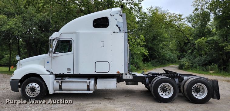 image for item JB9092 2006 Freightliner Columbia 120  semi truck