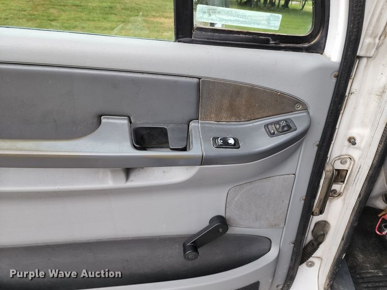 image for item JB9092 2006 Freightliner Columbia 120  semi truck