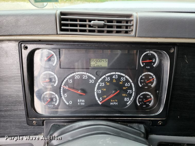 image for item JB9092 2006 Freightliner Columbia 120  semi truck