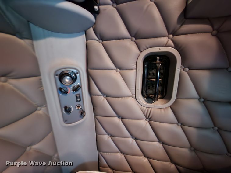 image for item JB9092 2006 Freightliner Columbia 120  semi truck