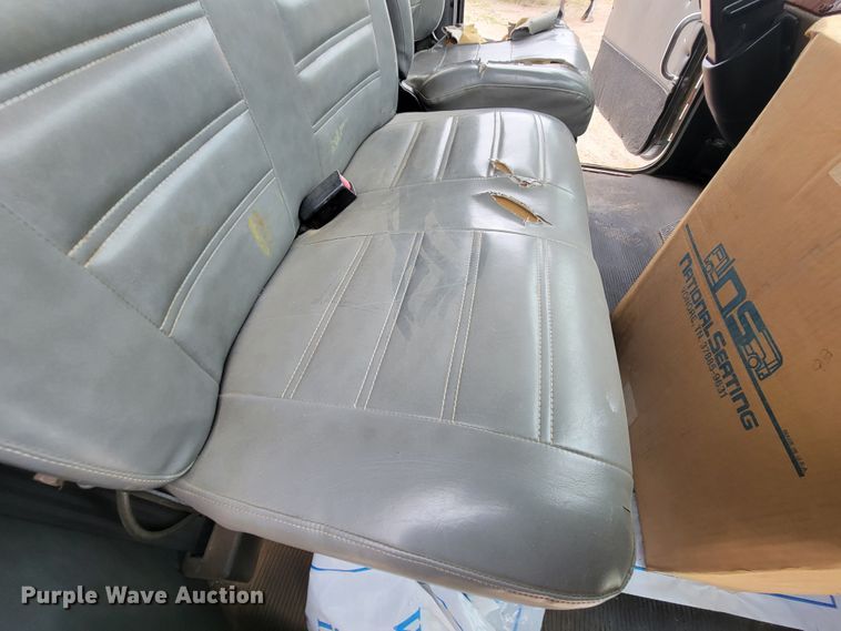 image for item JC9752 2004 Peterbilt 330  refuse truck