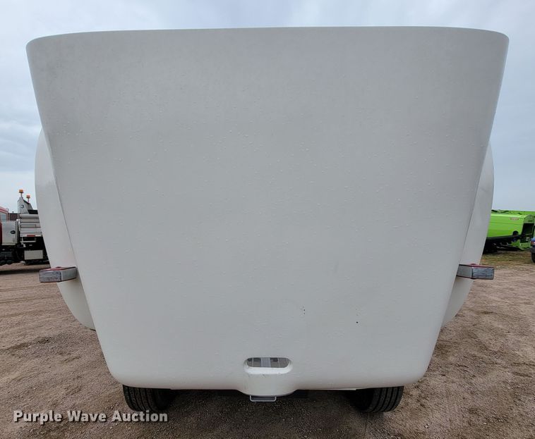 image for item JC9752 2004 Peterbilt 330  refuse truck