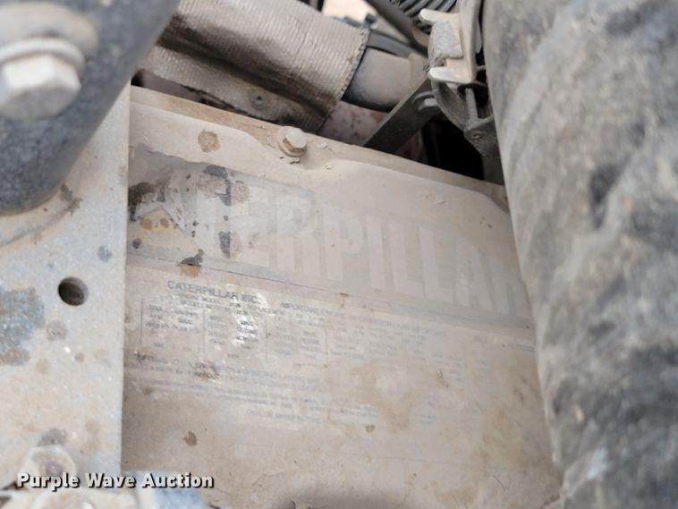 image for item JC9752 2004 Peterbilt 330  refuse truck