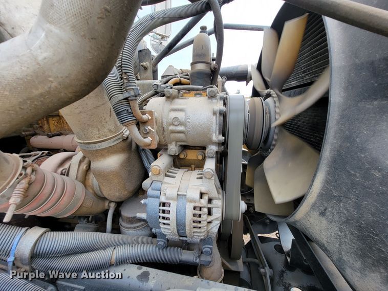 image for item JC9752 2004 Peterbilt 330  refuse truck