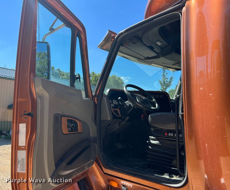 image for item JM9158 2013 International ProStar Plus Eagle  semi truck