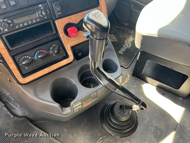 image for item JM9158 2013 International ProStar Plus Eagle  semi truck