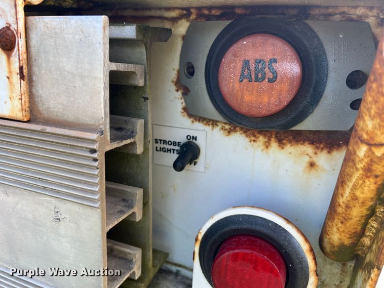 image for item JM9168 2012 Palomino 5070FTD  drop deck trailer