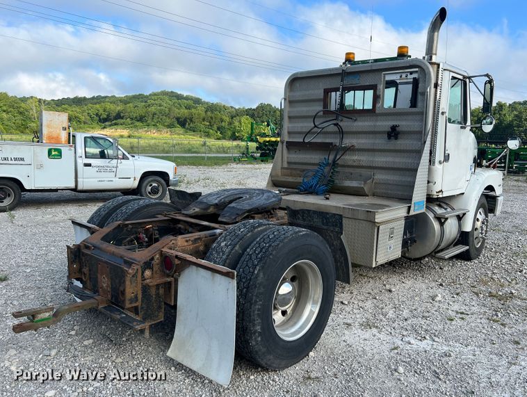 image for item JM9169 1999 Volvo  semi truck