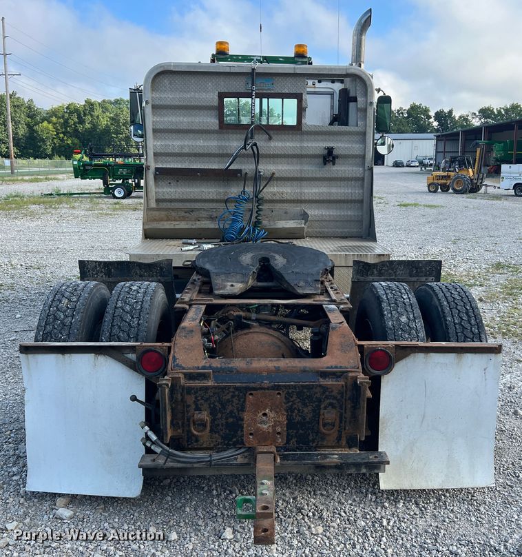 image for item JM9169 1999 Volvo  semi truck