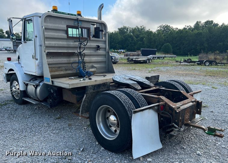 image for item JM9169 1999 Volvo  semi truck