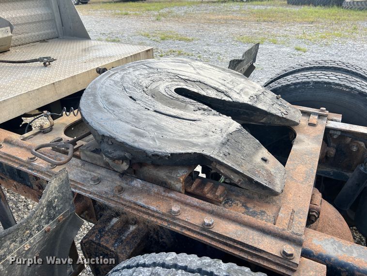 image for item JM9169 1999 Volvo  semi truck