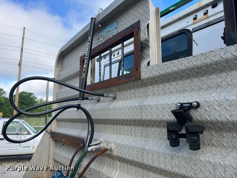 image for item JM9169 1999 Volvo  semi truck