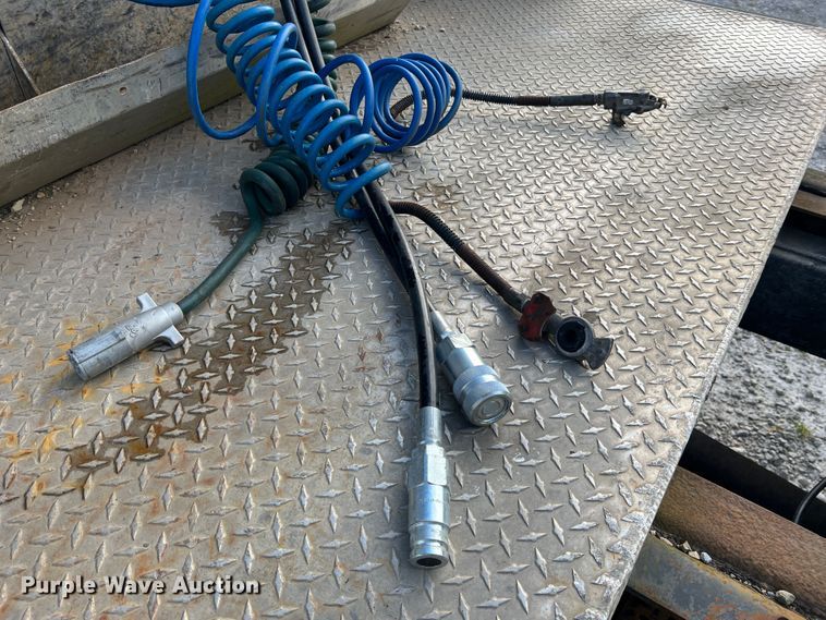 image for item JM9169 1999 Volvo  semi truck