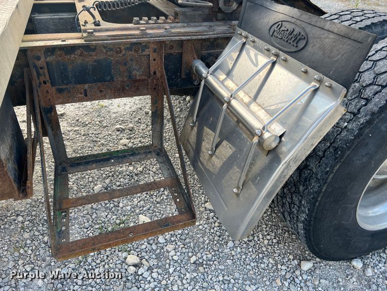 image for item JM9169 1999 Volvo  semi truck