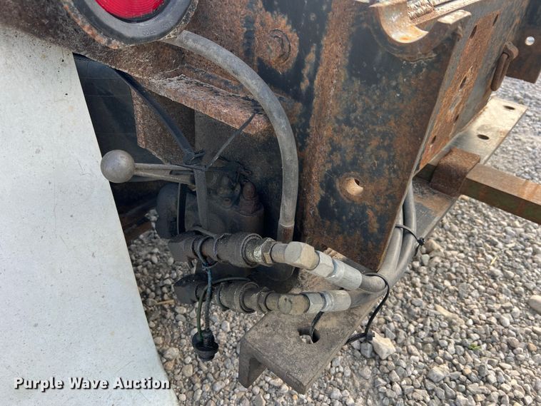 image for item JM9169 1999 Volvo  semi truck