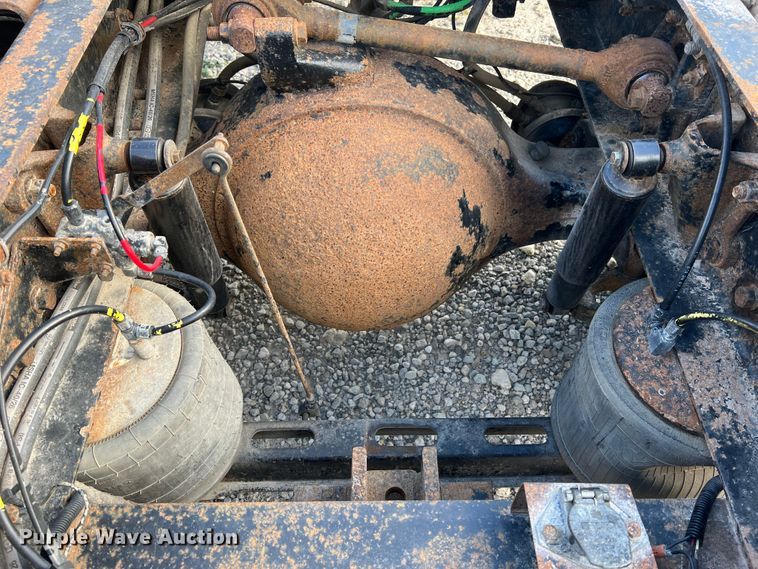 image for item JM9169 1999 Volvo  semi truck