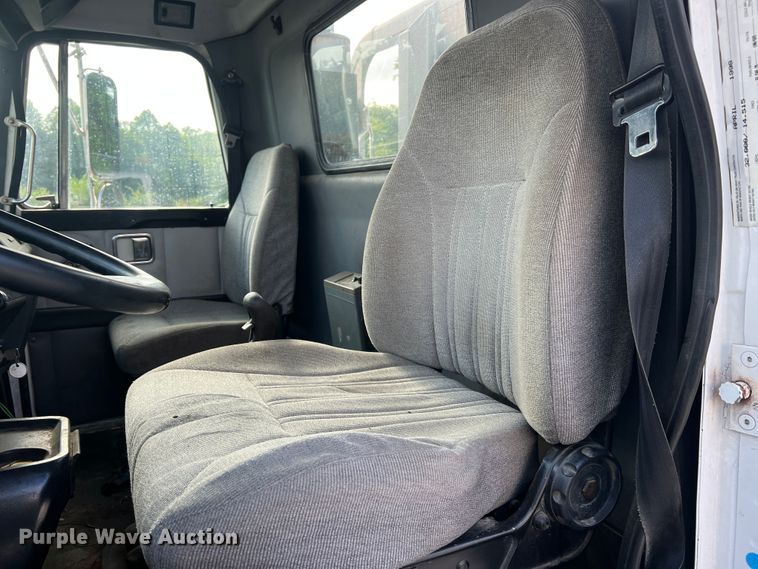 image for item JM9169 1999 Volvo  semi truck