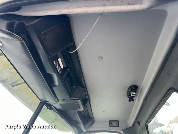 image for item JM9169 1999 Volvo  semi truck