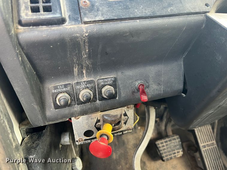 image for item JM9169 1999 Volvo  semi truck