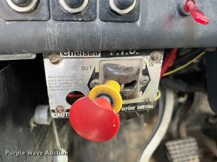 image for item JM9169 1999 Volvo  semi truck