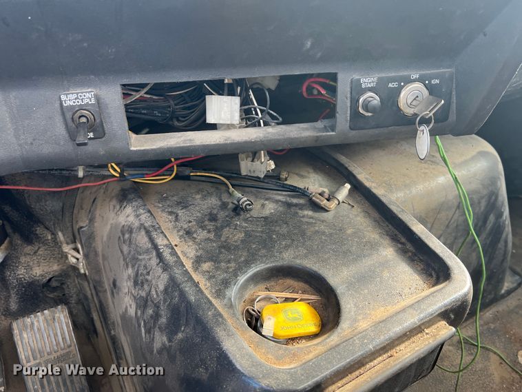 image for item JM9169 1999 Volvo  semi truck