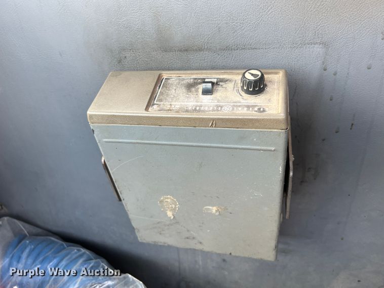 image for item JM9169 1999 Volvo  semi truck