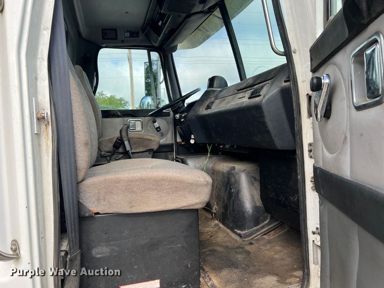 image for item JM9169 1999 Volvo  semi truck