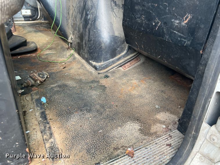 image for item JM9169 1999 Volvo  semi truck